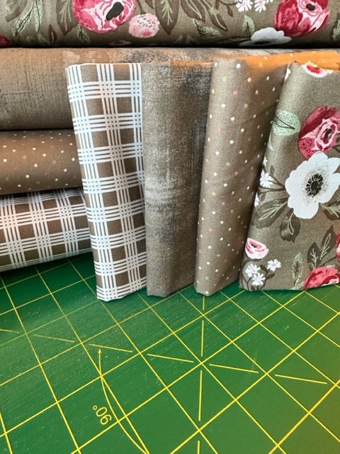 Lovestruck Brown FQ Bundle - 4 FQS