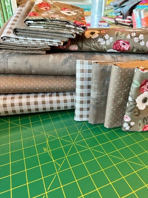 Lovestruck Brown FQ Bundle - 4 FQS - Image 3